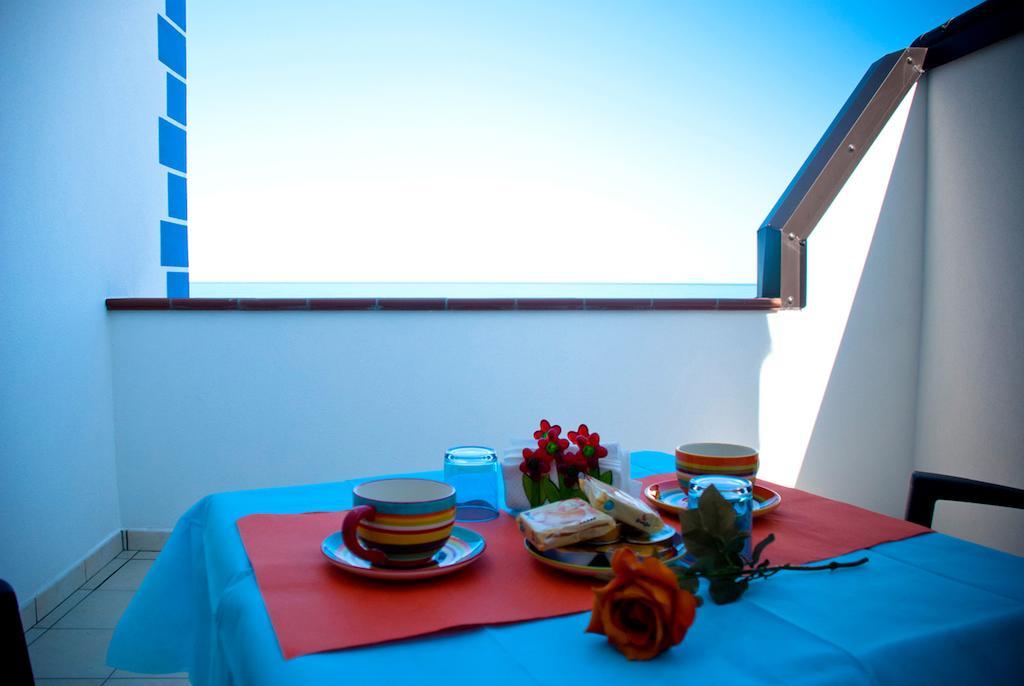 In Riva Al Mare B&B Capo dʼOrlando Zimmer foto